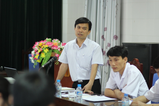 
Bác sĩ Nguyễn Văn Hải, Giám đốc Trung tâm Phòng, chống HIV/AIDS Hải Dương báo cáo tình hình với đoàn công tác. Ảnh: Đình Việt

 
