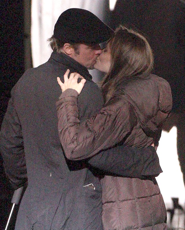 
Tạp chí Tạp chí Life & Style nói thêm rằng Jolie ghen với bạn diễn của Brad là nữ diễn viên người Pháp Marion Cotillard. Điều này trước đó cũng được đăng tải trên In Touch Weekly. Jolie sợ rằng Cotillard sẽ cướp Brad đi giống với cách mà cô đã làm với người vợ đầu tiên của Brad là nữ diễn viên Jennifer Aniston.
