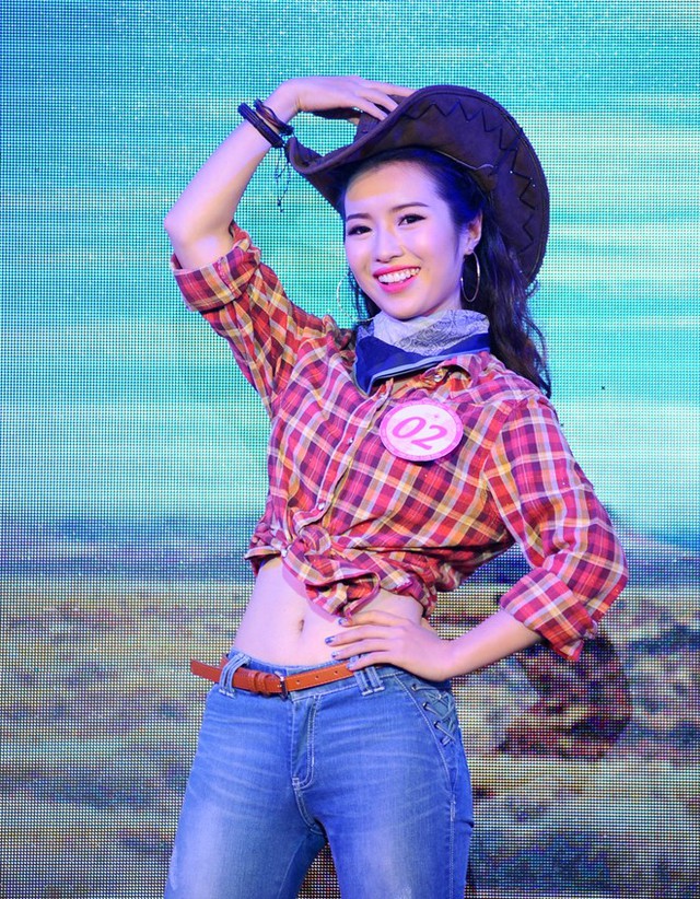 Khánh Linh trong đêm thi chung kết Miss DAV 2016. Ảnh: Việt Hùng.