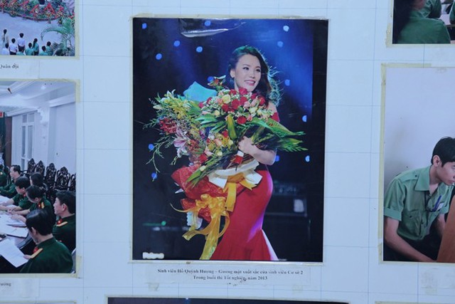 Hình ảnh của Hồ Quỳnh Hương tại tấm bảng lưu niệm của trường.
