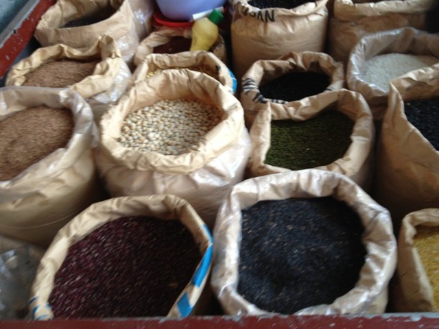 
Các loại mè đậu bán tại Chợ trung tâm Tuy Hòa.
