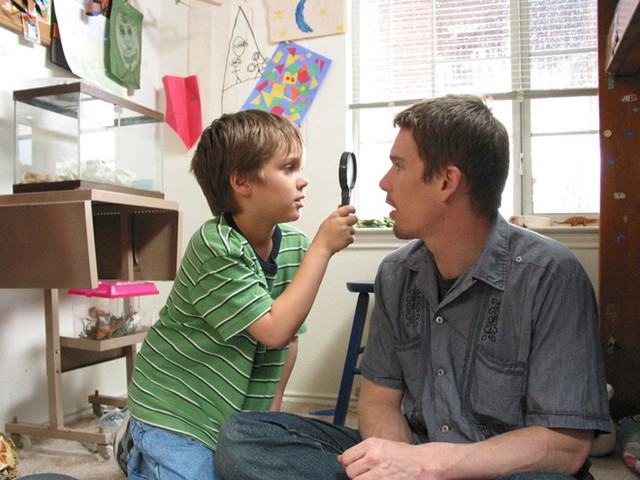 
Boyhood (2014): Tổng thống Obama chia sẻ với tạp chí People rằng Boyhood là bộ phim mà ông yêu thích nhất năm 2014. Đây là tác phẩm điện ảnh mất 12 năm để thực hiện của đạo diễn Richard Linklater, kể lại quá trình trưởng thành của Mason, từ lúc còn là một đứa trẻ cho tới khi bước chân vào ngưỡng cửa đại học. Boyhood được giới phê bình đánh giá rất cao, nhưng rốt cuộc chịu thua trước Birdman trong cuộc đua song mã tại Oscar 2015.
