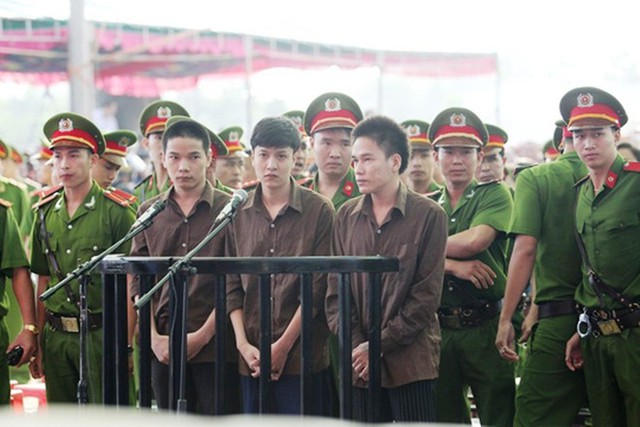 Tiến, Dương và Thoại là những bị cáo trong vụ thảm sát Bình Phước gây chấn động dư luận năm 2015.