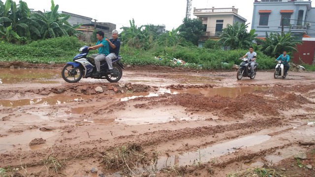 
Xe máy và các phương tiện thô sơ đều gặp ác mộng mỗi khi trời mưa
