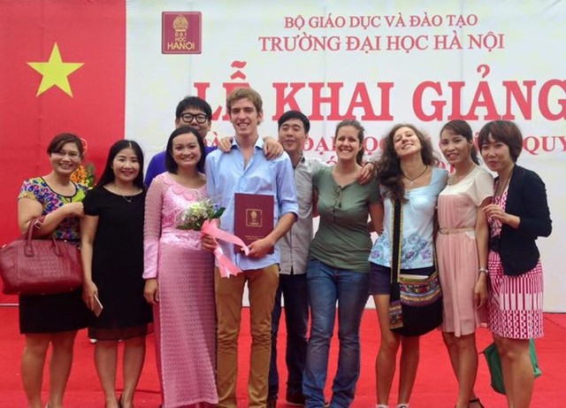 Rất nhiều sinh viên nước ngoài của khoa tiếng Việt chọn ở lại Việt Nam. Ảnh: Ngân Giang.