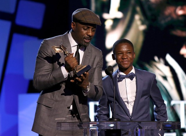 
Bộ đ&ocirc;i của Beasts of No Nation lần lượt thắng giải Nam diễn vi&ecirc;n ch&iacute;nh v&agrave; Nam diễn vi&ecirc;n phụ tại Tinh thần Độc lập 2016. Ảnh: AP
