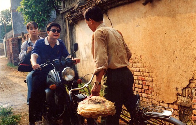 Trong Còn mãi một tình yêu, Mai Thu Huyền còn có một số cảnh quay cùng Xuân Tùng - người thể hiện nhân vật anh chàng nhà giàu nhưng hống hách.