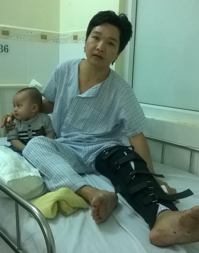 Anh Hiền cùng con gái đang điều trị tại bệnh viện.