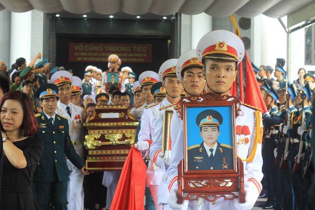 Lễ di quan trong không khí trang nghiêm