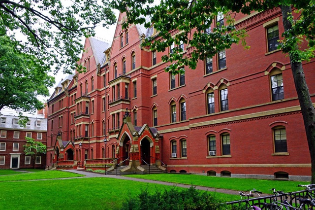 Trường Đại học Harvard sẽ là một trong những điểm đến tuyệt vời của học sinh trong Trại hè VinCamp tại Boston, Hoa Kỳ