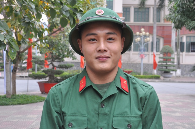 Tiến Mạnh đang là SV Trường ĐH Kinh doanh&Công nghệ Hà Nội xin bảo lưu kết quả học để lên đường nhập ngũ.