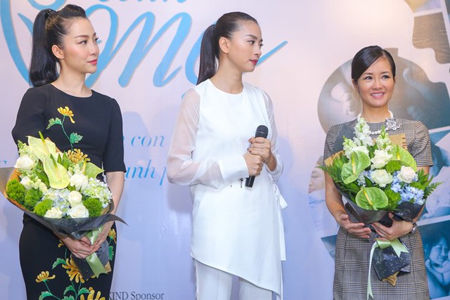 
Đại sứ của chương trình năm nay là ca sĩ Hồng Nhung, NSƯT Linh Nga và diễn viên Tăng Thanh Hà. Họ đều chia sẻ chưa có nhiều đóng góp cho chương trình nên năm nay nhất định sẽ có những hỗ trợ tích cực hơn.
