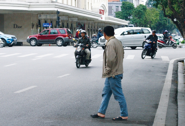 Với lỗi vi phạm đi không đúng phần đường, vạch sơn sẽ bị phạt 50.000 đồng.