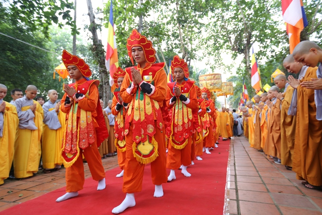 
Lộ trình rước Phật từ Diệu Đế Quốc tự - Bạch Đằng - Cầu Gia Hội - Trần Hưng Đạo - Cầu Trường Tiền - Lê Lợi - Điện Biên Phủ - Chùa Từ Đàm​.
