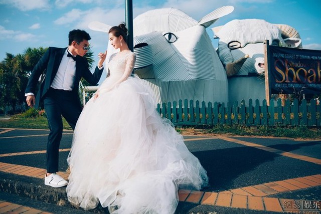 
Đám cưới của cặp sao tổ chức vào ngày 20/3 tới tại Bali (Indonesia). Hồ Ca, Hoắc Kiến Hoa, Tô Hữu Bằng và một số nghệ sĩ đã xác nhận tham gia đám cưới.
