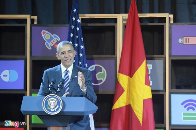 Tổng thống Obama có bài phát biểu 5 phút trước khi bắt đầu cuộc giao lưu với giới startup Việt. Ảnh: Quốc Huy