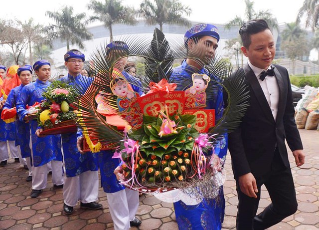 
Tr&agrave; My khen ngợi anh l&agrave; người chững chạc, ch&iacute;n chắn v&agrave; t&acirc;m l&yacute;. Anh lớn hơn c&ocirc; chục tuổi, nhưng cả hai c&oacute; nhiều điểm chung về quan điểm v&agrave; lối sống.
