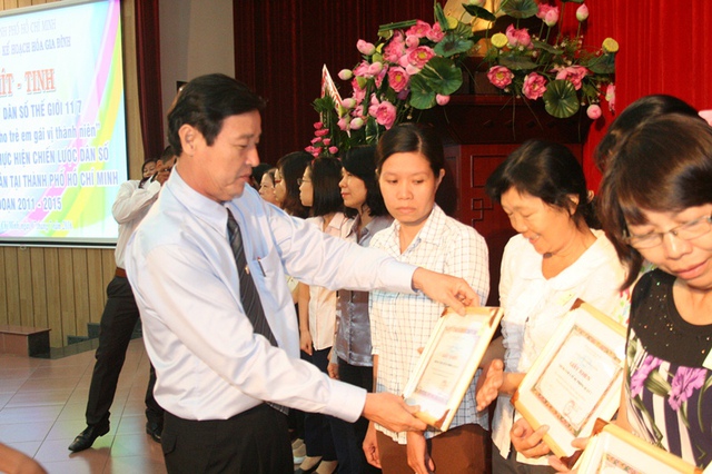 Phó Giám đốc Sở Y tế TP.HCM Nguyễn Hữu Hưng, người trực tiếp lãnh đạo, chỉ đạo Chi cục DS-KHHGĐ luôn hiện diện, đồng hành cùng mọi hoạt động Dân số.