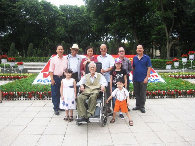 
Vào những ngày cuối tuần, ông Ngô Thế Phổ thường xuyên tổ chức cuộc đi chơi, thăm ia đthú Hà Nội để gắn kết tình cảm gia đình (ảnh gia đình cung cấp).
