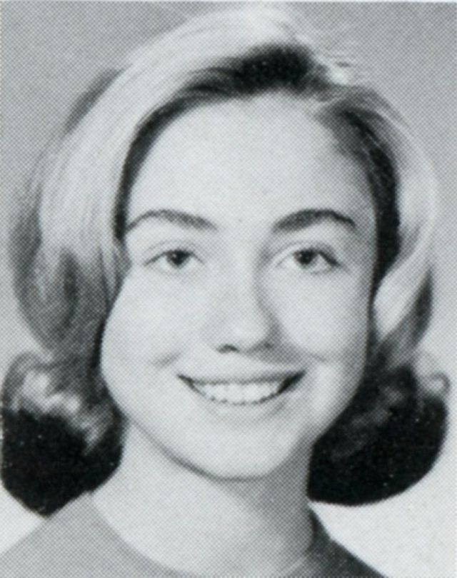 
Không chỉ tài năng mà bà Hillary còn gây ấn tượng với mọi người bởi ngoại hình xinh đẹp rạng rỡ của mình.
