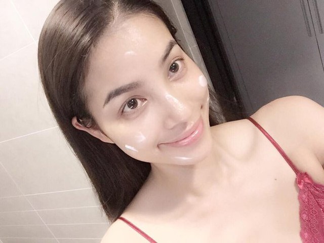 Nếu Kỳ Duyên toát lên vẻ đẹp dễ thương, đáng yêu của tuổi 20 thì Phạm Hương lại toát lên thần thái sắc sảo, gợi cảm giống như tiêu chí của cuộc thi Hoa hậu Hoàn vũ.
