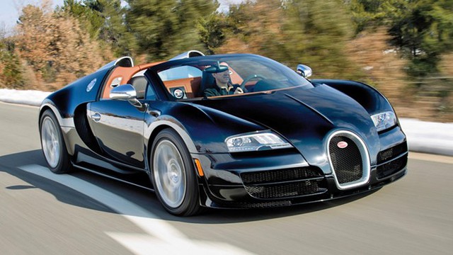 
Ông hoàng tốc độ Bugatti Veyron Grand Sport Vitesse không thể vắng mặt. Xe xếp thứ 2 trong top 10 với vận tốc cực đại 408 km/h. Nó được trang bị động cơ W16 8.0 lít nổi tiếng gồm bốn tăng áp, sản sinh công suất tối đa 1.200 mã lực tại 6.400 vòng/phút và 1.500 Nm mô-men xoắn trong khoảng từ 3.000 đến 5.000 vòng/phút. Nhờ khối động cơ khổng lồ, xe có thể tăng tốc 0-100 km/h trong vòng 2,6 giây. Nó chạm tốc độ 200 km/h chỉ trong 7,1 giây và chỉ mất 16 giây để đạt tới vận tốc 300 km/h, những con số tương đương với xe đua F1.
