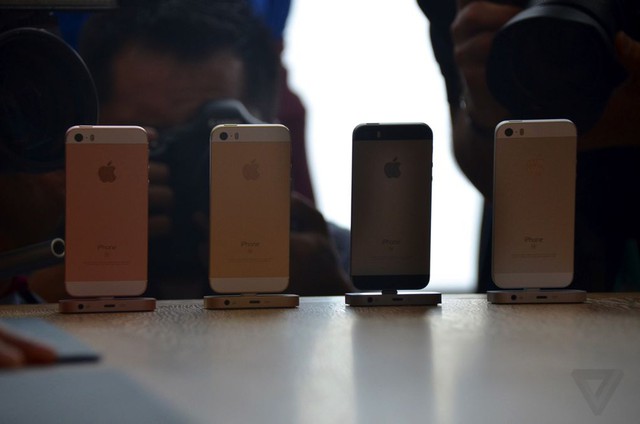 
Các màu sắc của iPhone SE để lựa chọn
