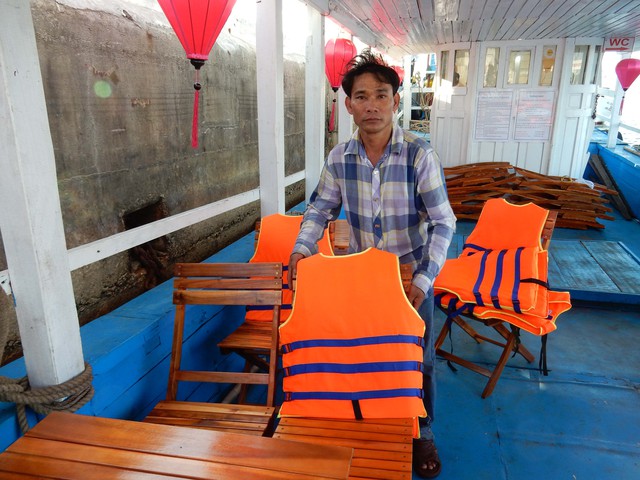 Ông Võ Đình Chinh mong sớm được chạy tàu du lịch trở lại để có tiền trả nợ, nuôi gia đình.
