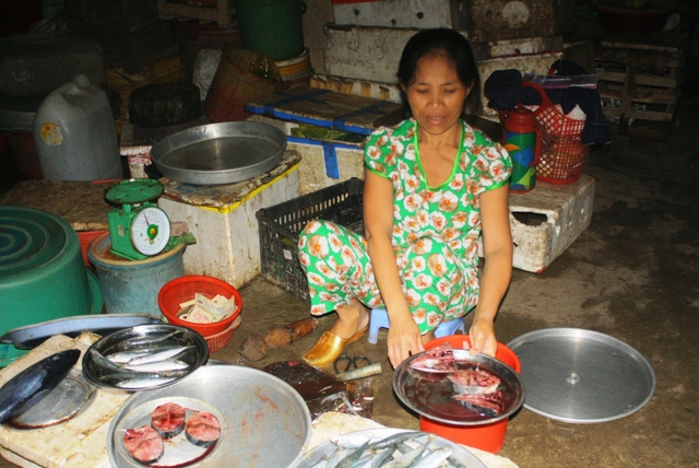 Chợ Cầu Hai lâu nay vốn nổi tiếng vì cá biển tươi sống cũng đang rơi vào tình trạng tương tự