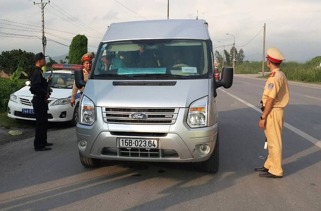 
Từ hôm qua đến nay, hàng trăm chiến sĩ đã lập chốt truy bắt nghi phạm. Ảnh: Đ. Tuỳ
