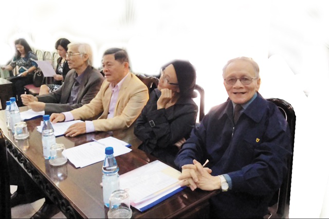 Ông Nguyễn Cương (ngoài cùng bên phải) vẫn tích cực tham gia các hoạt động xã hội ở Huế (ảnh do nhân vật cung cấp).
