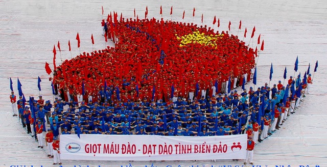 
“Giọt máu đào – dạt dào tình biển cả” của tác giả Vũ Quang Hưng (Khoa Điều trị hóa chất H7, Viện Huyết học – Truyền máu Trung ương) đồng thời đạt giải thưởng tác phẩm được bạn đọc bình chọn nhiều nhất.
