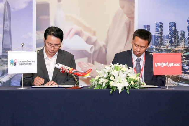 
Vietjet và Tổng cục Du lịch Incheon - ITO (Hàn Quốc) ký kết hợp tác chiến lược nhằm mang đến các sản phẩm, dịch vụ, cơ hội đi lại, du lịch thuận tiện cho người dân Việt Nam đến đất nước Hàn Quốc xinh đẹp. Ảnh VJ

