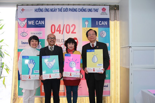 
Nghệ sĩ Hán Văn Tình cùng các nghệ sĩ, khách mời và điều dưỡng bệnh viện Việt Hưng cam kết We can. I can.
