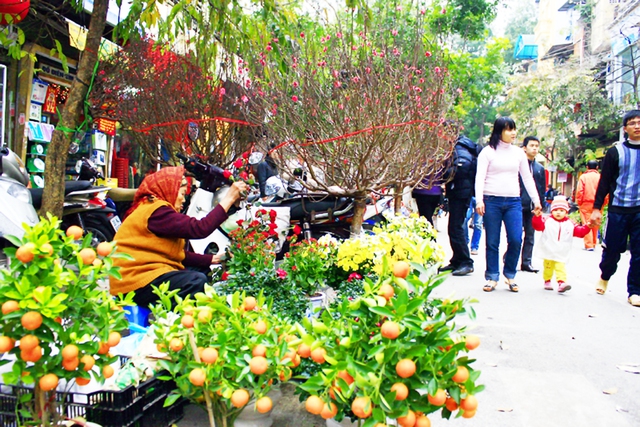 Chợ hoa Xuân - một nét đẹp văn hóa Hà Nội. Ảnh: KT