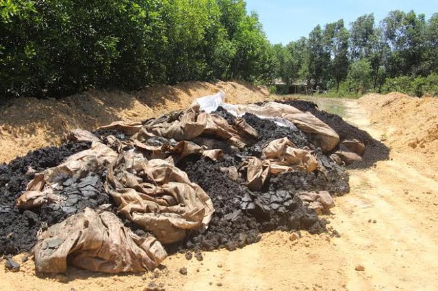 
Việc chôn lấp chất thải chưa qua xử lý của FHS khiến người dân lo ngại. Ảnh tư liệu
