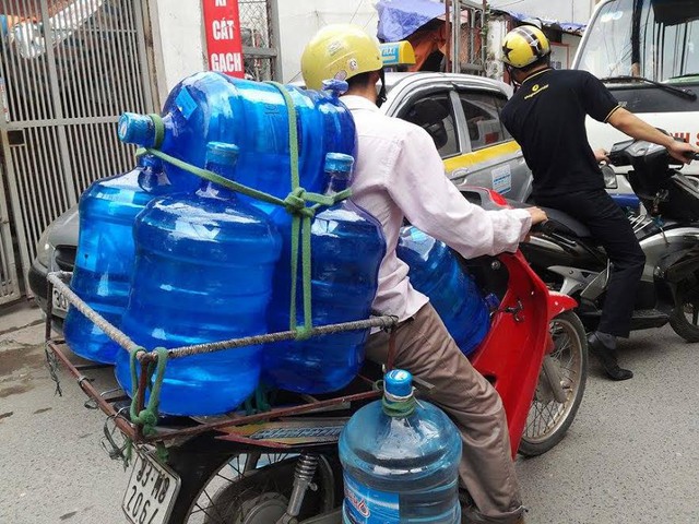 Dịch vụ nước sạch trở nên phổ biến ở khu vực Định Công, quận Hoàng Mai.