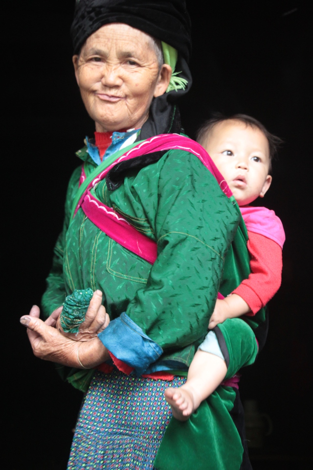 Phụ nữ người Mông.