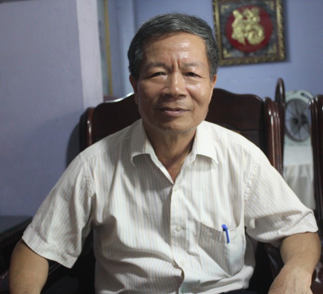 Ông Nguyễn Đức Thịnh, Tổ trưởng tổ dân phố số 7 trao đổi với phóng viên.
