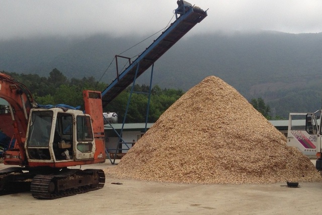 Một cơ sở băm dăm chui trên đường mòn Hồ Chí Minh, thuộc huyện Cẩm Thủy. Ảnh: N.Hưng