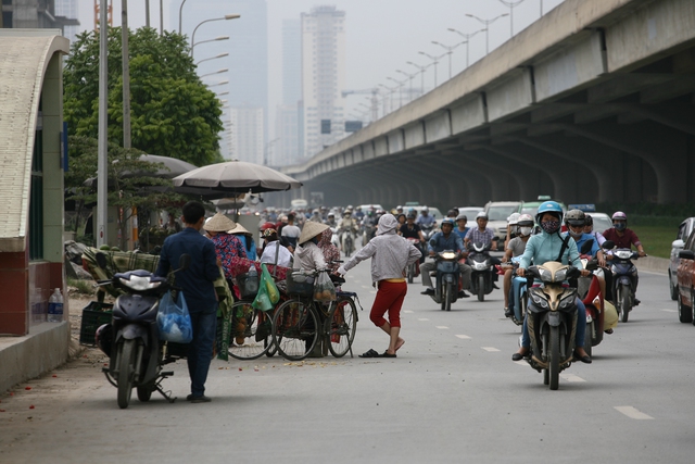 Đây thực sự là những mối nguy hiểm trên tuyến đường có lưu lượng xe cộ đi lại đông đúc.