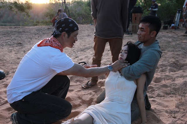Đạo diễn Dustin Nguyễn chỉ đạo cảnh quay (ảnh nhân vật cung cấp).