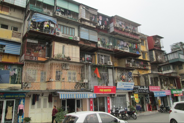 Nhà G6A – một trong hai chung cư nguy hiểm nhất Hà Nội hiện nay. Ảnh: Cao Tuân