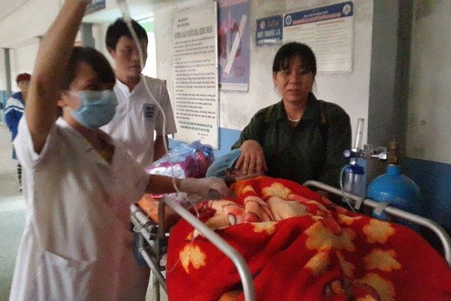 Cháu Nhung được gia đình đưa về quê nội ở Quảng Ninh chiều ngày 13/4. Ảnh: P.T