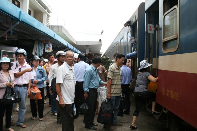 Mặc dù tăng chuyến nhưng ngành Đường sắt vẫn rơi vào tình trạng khan vé dịp nghỉ lễ . Ảnh: Chí Cường