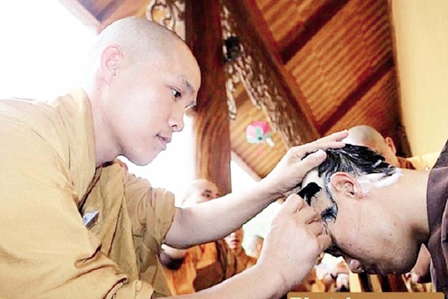 Theo quan điểm của nhà Phật, báo hiếu không bắt buộc phải xuống tóc. Ảnh minh họa