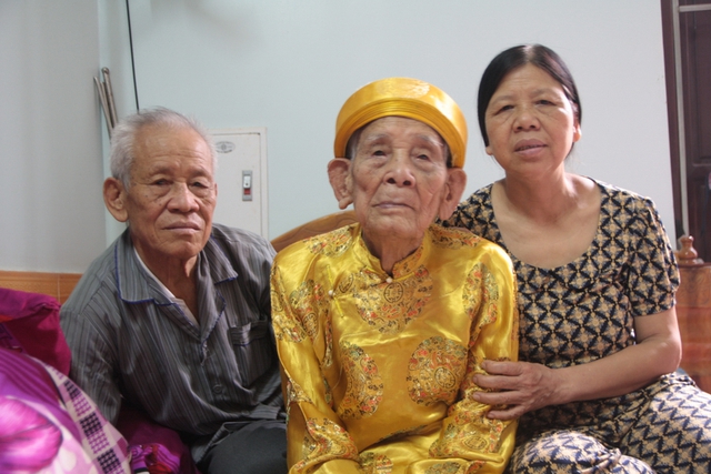
Đã bước sang 104 tuổi, nhưng cả đời cụ Phương mới đi viện 1 lần.

