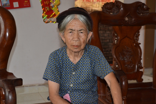 
Cụ Đ.T.Ph (87 tuổi, là dì ruột ông Đ) khốn khổ vì những lời đồn đoán về sự việc. Ảnh: Đ.Tuỳ
