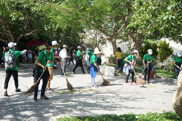 
Đây là hoạt động ý nghĩa của tân sinh viên Đại học Đông Á, hướng đến là “Bảo vệ voọc chà vá chân nâu, bảo vệ môi trường biển – nói không với rác tại các điểm du lịch Đà Nẵng”
