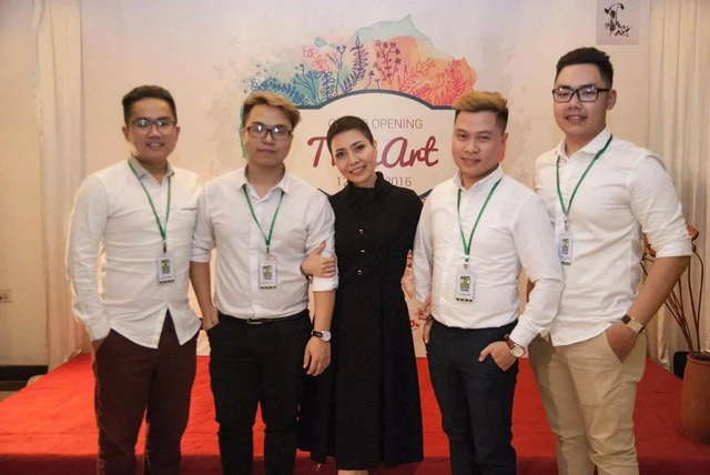 
Bà Nguyễn Hằng cùng Gecko team multimedia - nhóm truyền thông đa phương tiện.
